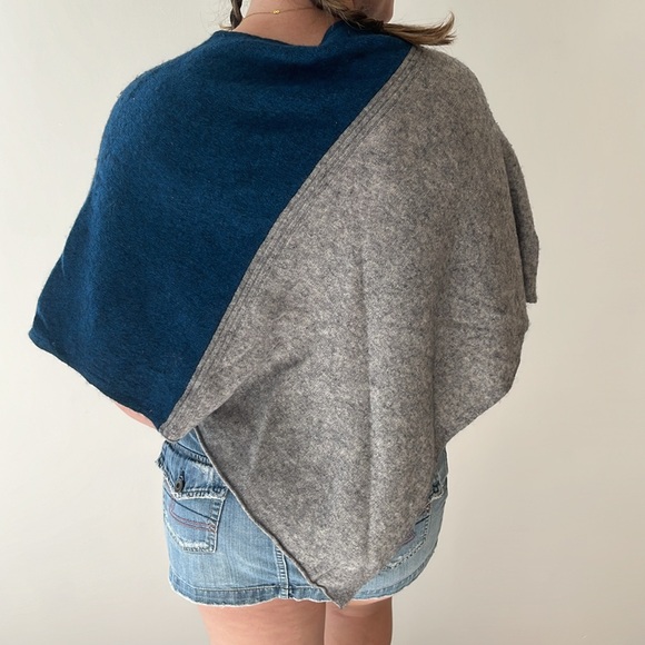 Celeste Color Block Wool Cashmere Blend Knit Poncho Size One Size - Picture 3 of 4